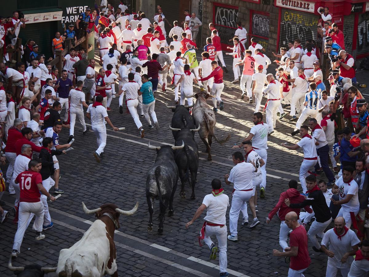 Los Toros De Miura No Defraudan En El Ltimo Encierro De San Ferm N Con