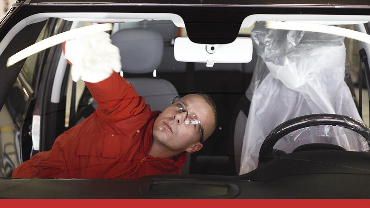 La DGT Recomienda Revisar Las Lunas Del Coche Por Seguridad