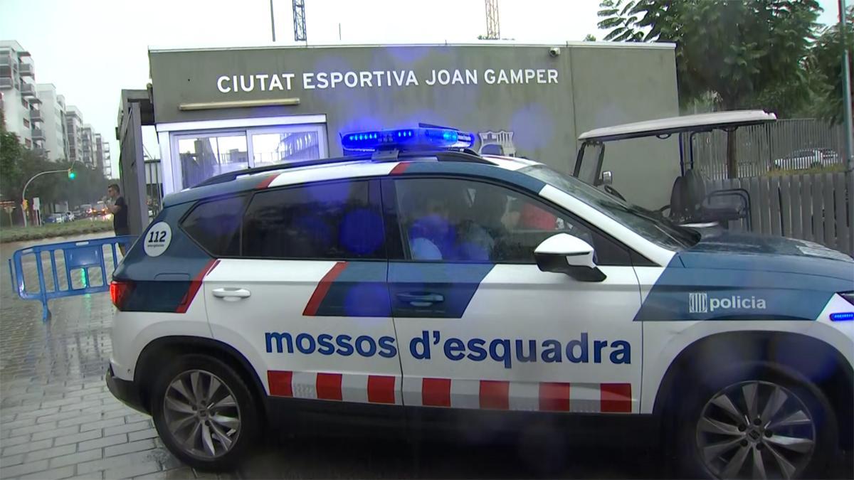 Los Mossos DEsquadra acuden a la Ciudad Deportiva del Barça tras el robo a Lewandowski