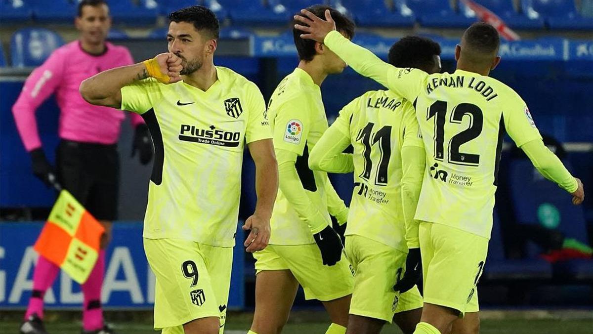 Luis Suarez double gives Atletico Madrid win over Cadiz and a 10