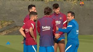 De la arenga a la plantilla del Barça a su charla privada con los capitanes: así fue el primer entreno de Sergi
