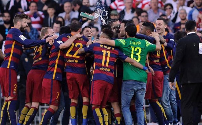 El FC Barcelona, por segunda temporada consecutiva, cantó el alirón. El FC Barcelona, por segunda temporada consecutiva, cantó el alirón.