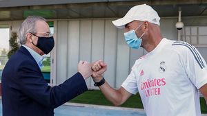 Florentino Pérez saluda a Zinedine Zidane Florentino Pérez saluda a Zinedine Zidane