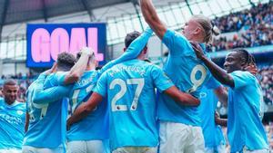 El City celebra el gol de Haaland