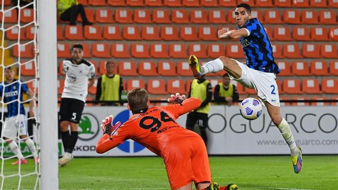 Achraf Hakimi durante un partido del Inter Achraf Hakimi durante un partido del Inter