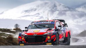 Tanak, primer líder en Montecarlo Tanak, primer líder en Montecarlo