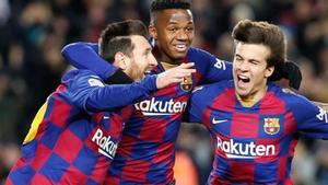 Messi, Ansu y Riqui celebran el gol