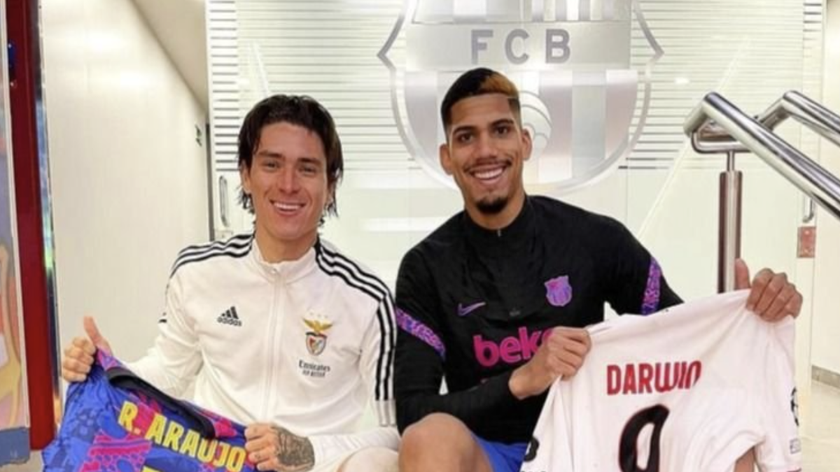 Así ha terminado el encuentro entre Darwin Núñez y Ronald Araújo en el túnel del Camp Nou Así ha terminado el encuentro entre Darwin Núñez y Ronald Araújo en el túnel del Camp Nou
