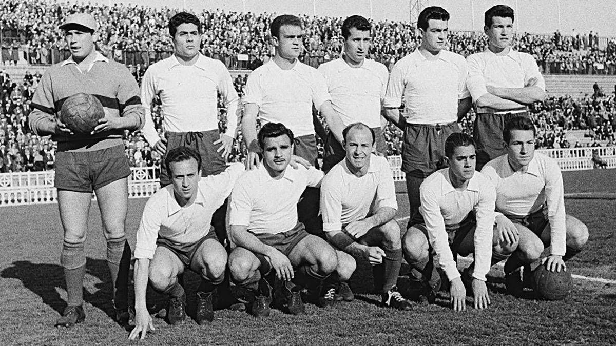 La selección de Barcelona fue prácticamente el Barça: Estrems, Olivella, Brugué, Gràcia, Gensana y Segarra (de pie y de izquierda a derecha). Agachados: Basora, Villaverde, César (era jugador del FC Perpignan), Luis Suárez y Tejada