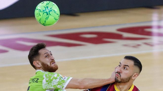 El partido fue una lucha continua entre ambos equipos El partido fue una lucha continua entre ambos equipos