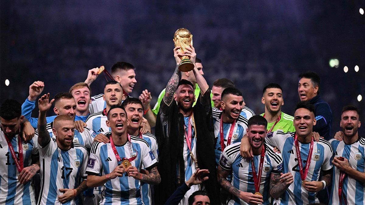 La imagen más esperada de Leo Messi levantando la Copa de campeón del Mundo