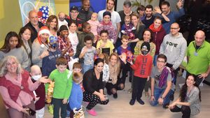 Abidal, en una foto de familia en la Casa dels Xuklis Abidal, en una foto de familia en la Casa dels Xuklis