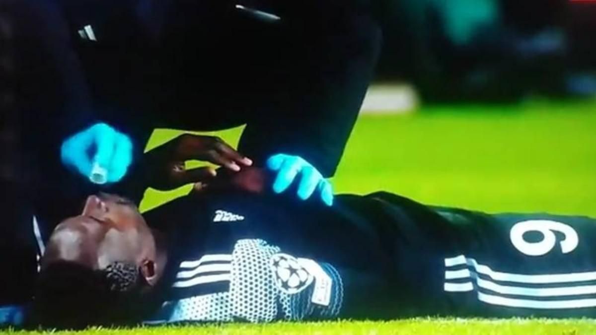 Momento en el que Traore es atendido Momento en el que Traore es atendido