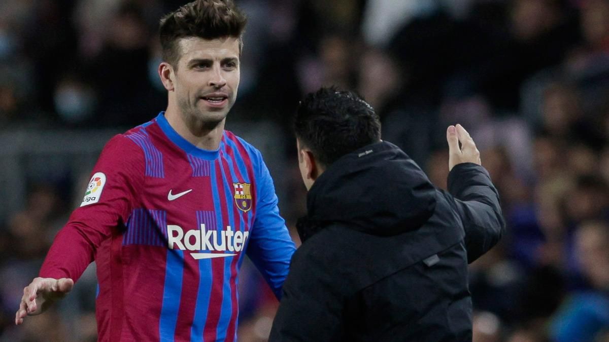Xavi y Piqué, durante un partido Xavi y Piqué, durante un partido