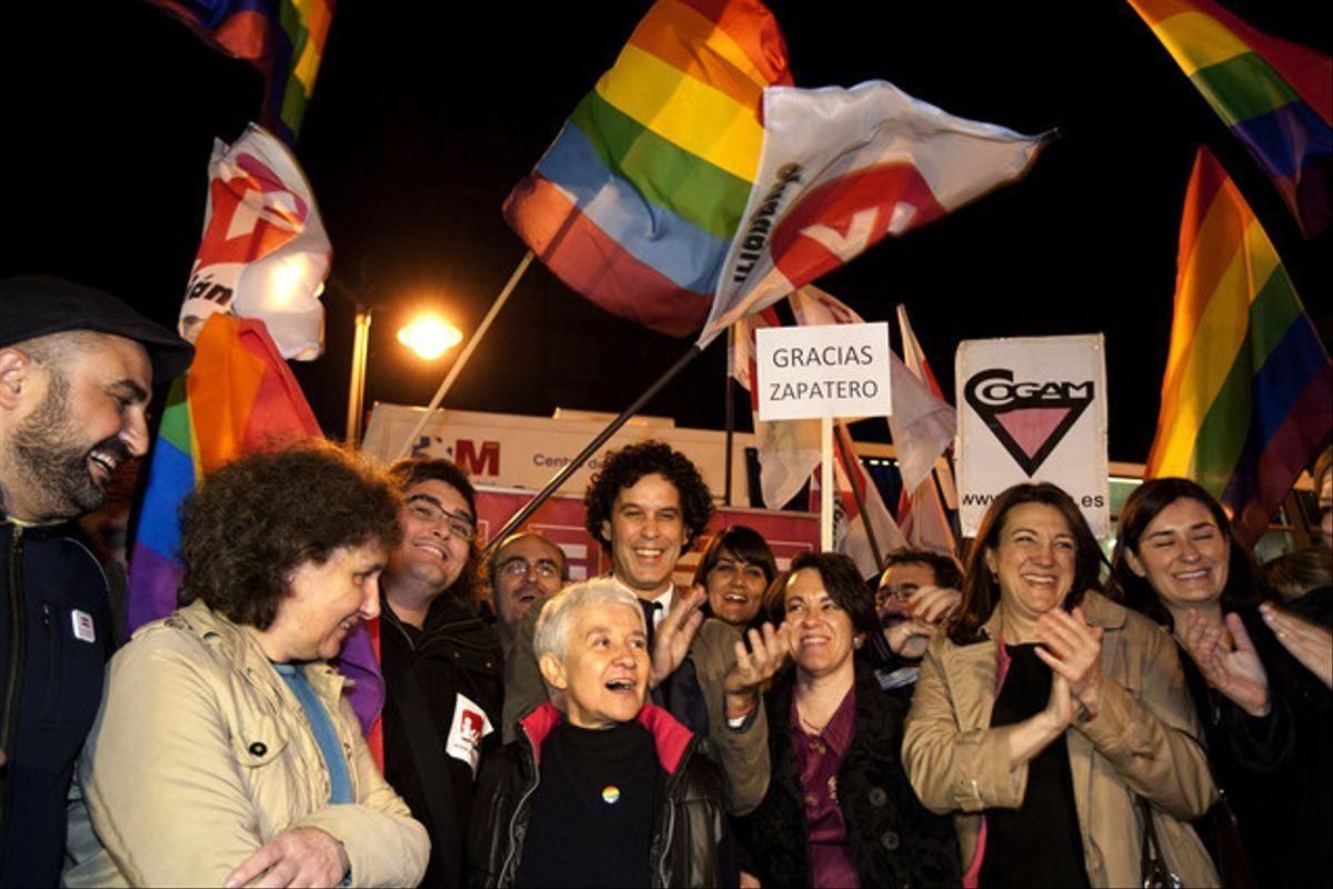 El fallecido diputado socialista Pedro Zerolo, en una manifestación a favor del matrimonio gay en 2012. El fallecido diputado socialista Pedro Zerolo, en una manifestación a favor del matrimonio gay en 2012.