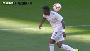 Vinicius emula una de las mejores jugadas de Ronaldinho con una brutal espaldinha ante el Villarreal