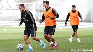 Eden Hazard y Lucas Vázquez durante el entrenamiento del Real Madrid de este domingo Eden Hazard y Lucas Vázquez durante el entrenamiento del Real Madrid de este domingo