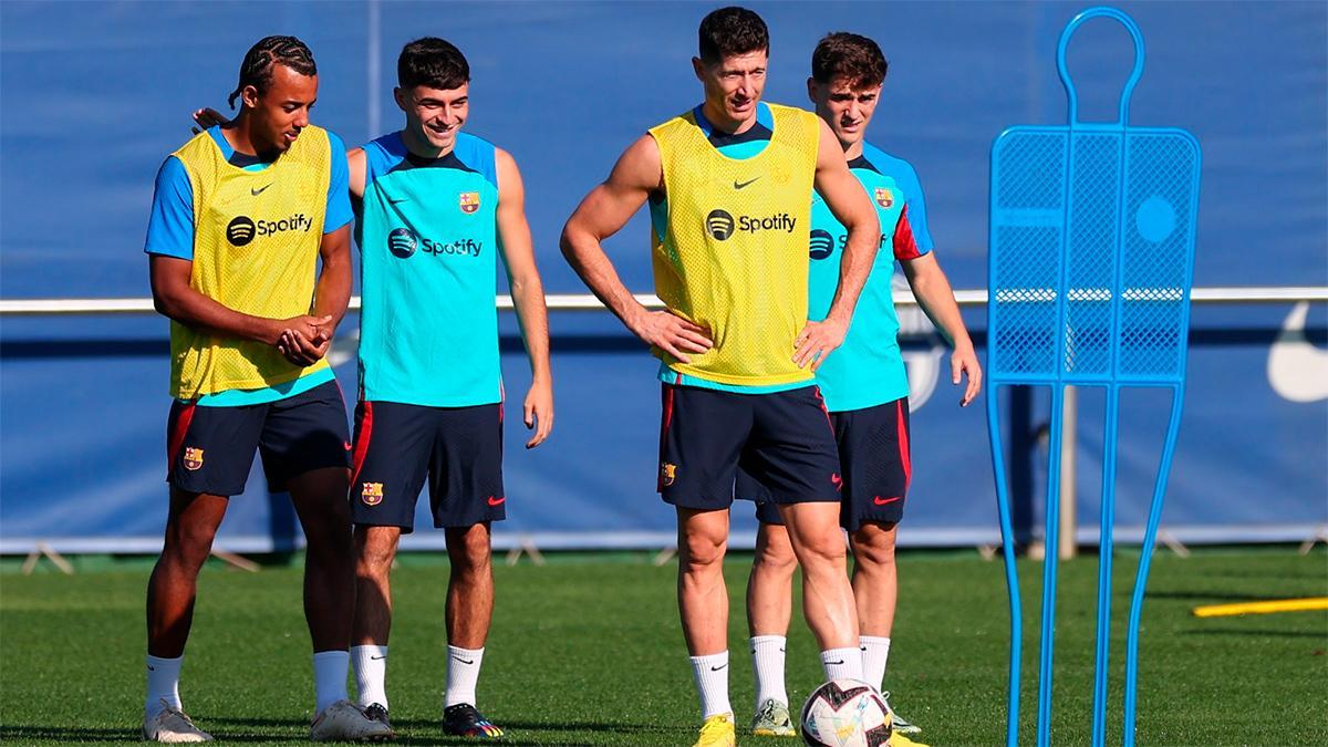 Último entrenamiento del FC Barcelona antes de viajar a Madrid