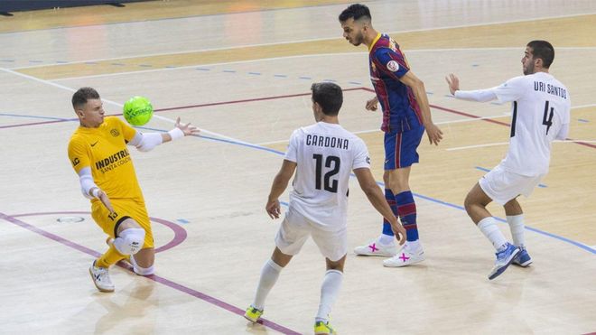 Mario Almagro se lució y solo encajó un gol imparable de Dyego Mario Almagro se lució y solo encajó un gol imparable de Dyego