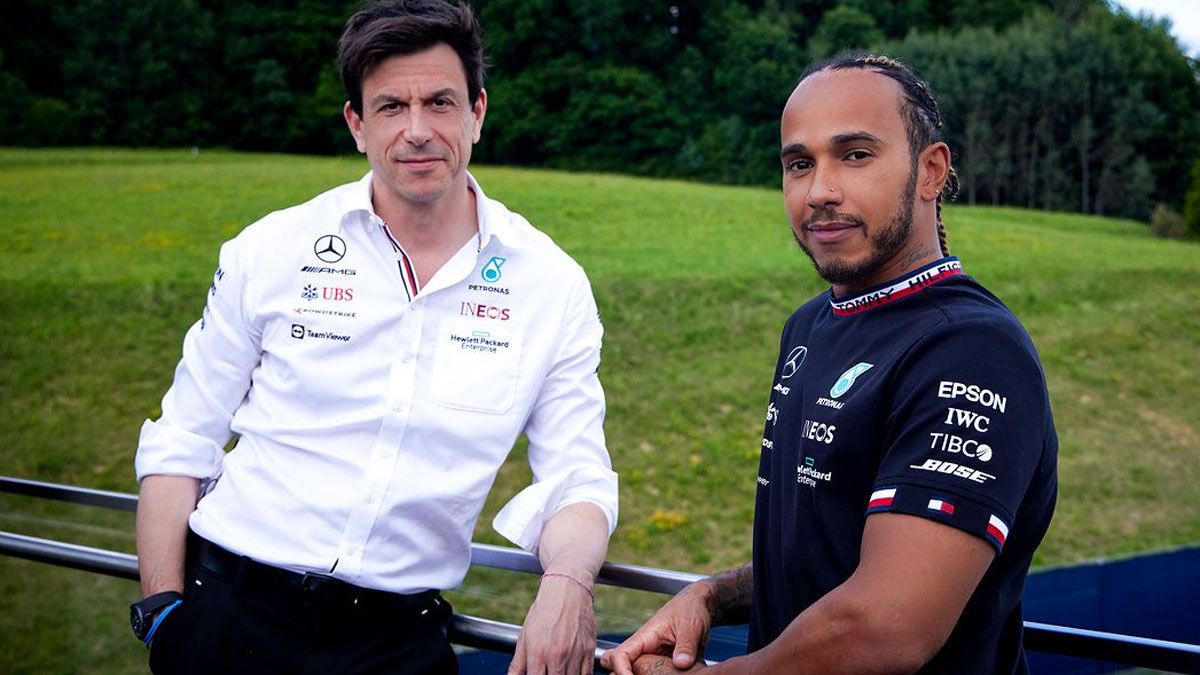 Así se firmó el contrato de Mercedes y Hamilton