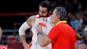 Scariolo dando instrucciones a Ricky Rubio Scariolo dando instrucciones a Ricky Rubio