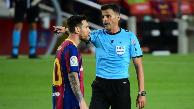 Gil Manzano, en la semifinal de la Supercopa entre el Barça y el Athletic Gil Manzano, en la semifinal de la Supercopa entre el Barça y el Athletic