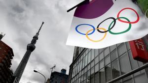 Bandera olímpica en Tokio