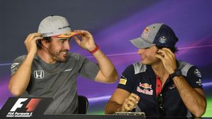 La relación entre Fernando y Carlos es excelente La relación entre Fernando y Carlos es excelente