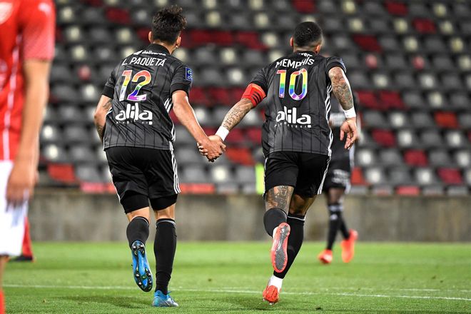 El doblete del brasileño y el gol del neerlandés encarrilaron la goleada del Lyon El doblete del brasileño y el gol del neerlandés encarrilaron la goleada del Lyon