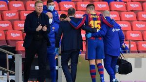 Koeman mira con preocupación a Lenglet cuando salió lesionado Koeman mira con preocupación a Lenglet cuando salió lesionado