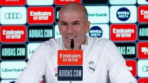 Zidane y Modric hablan en la previa del Real Madrid - Athletic Club de la Supercopa Zidane y Modric hablan en la previa del Real Madrid - Athletic Club de la Supercopa