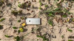 Un iPhone 6S cae desde un avión y sobrevive al impacto, grabando toda la caída Un iPhone 6S cae desde un avión y sobrevive al impacto, grabando toda la caída