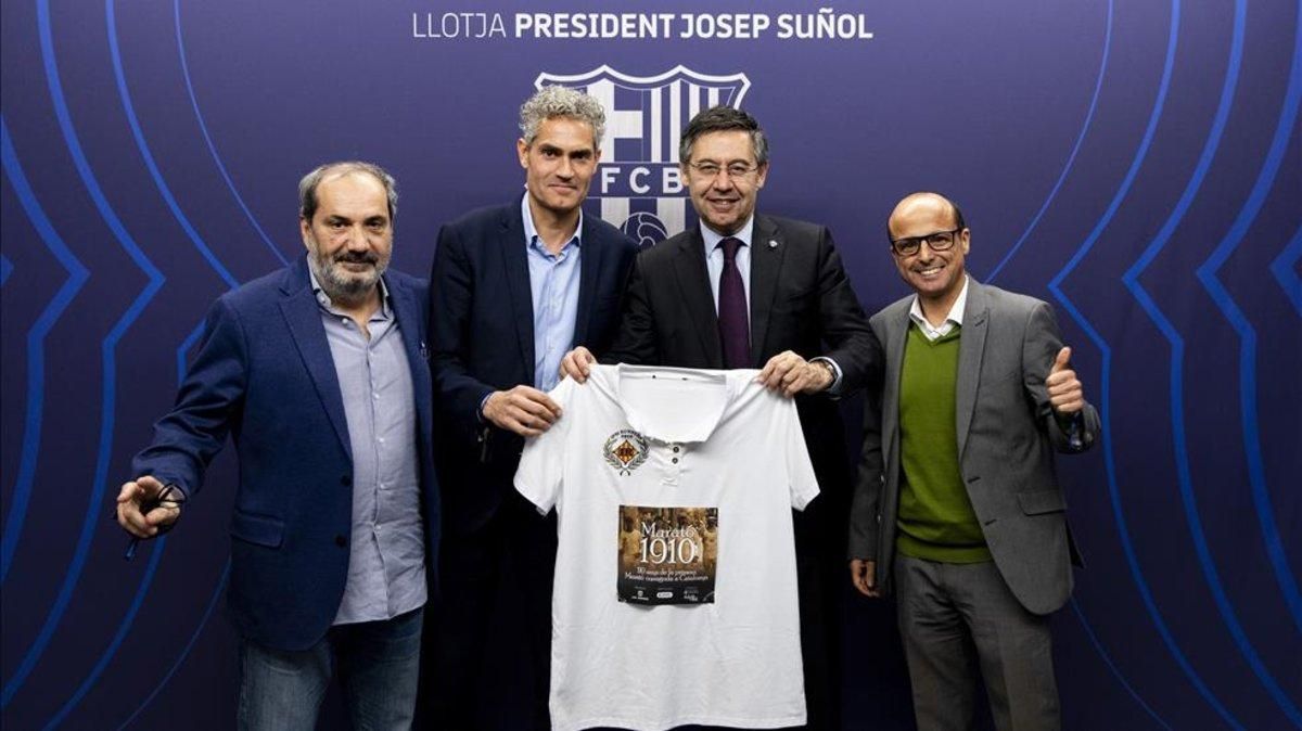 El presidente del FC Barcelona, Josep Maria Bartomeu, con Ferran Llopart, Jordi Monge y David Griera, de IPSI Runners El presidente del FC Barcelona, Josep Maria Bartomeu, con Ferran Llopart, Jordi Monge y David Griera, de IPSI Runners