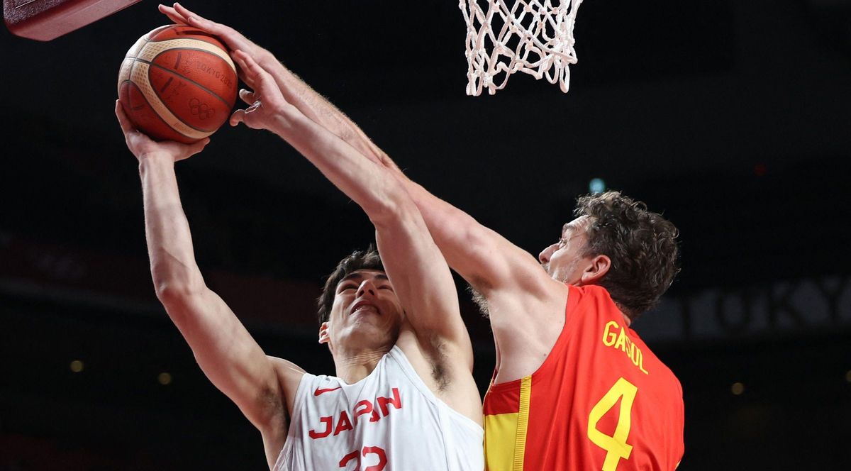 Pau Gasol realiza un tapón en el primer partido ante Japón Pau Gasol realiza un tapón en el primer partido ante Japón