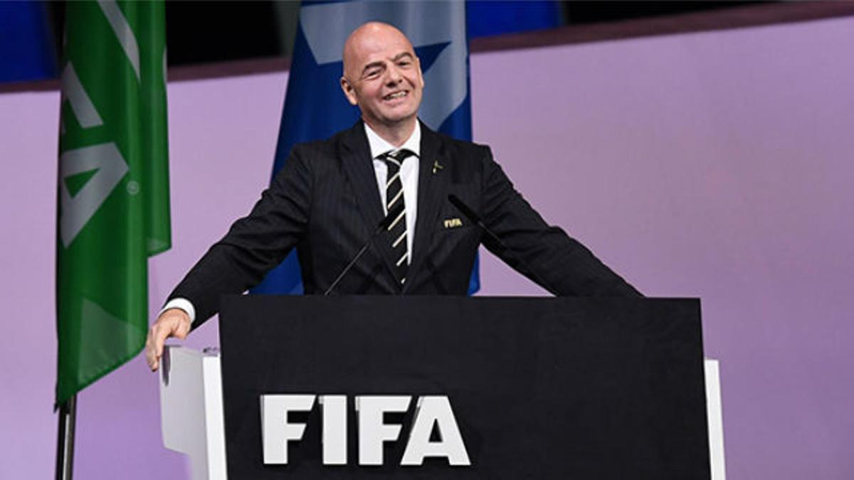 Infantino se emociona tras ser reelegido presidente de la FIFA