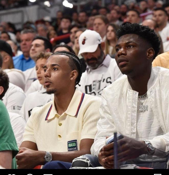 Jules Koundé con Tchouaméni, viendo la NBA en Miami
