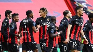 Todibo celebrando con sus compañeros uno de los goles de la victoria ante el Angers