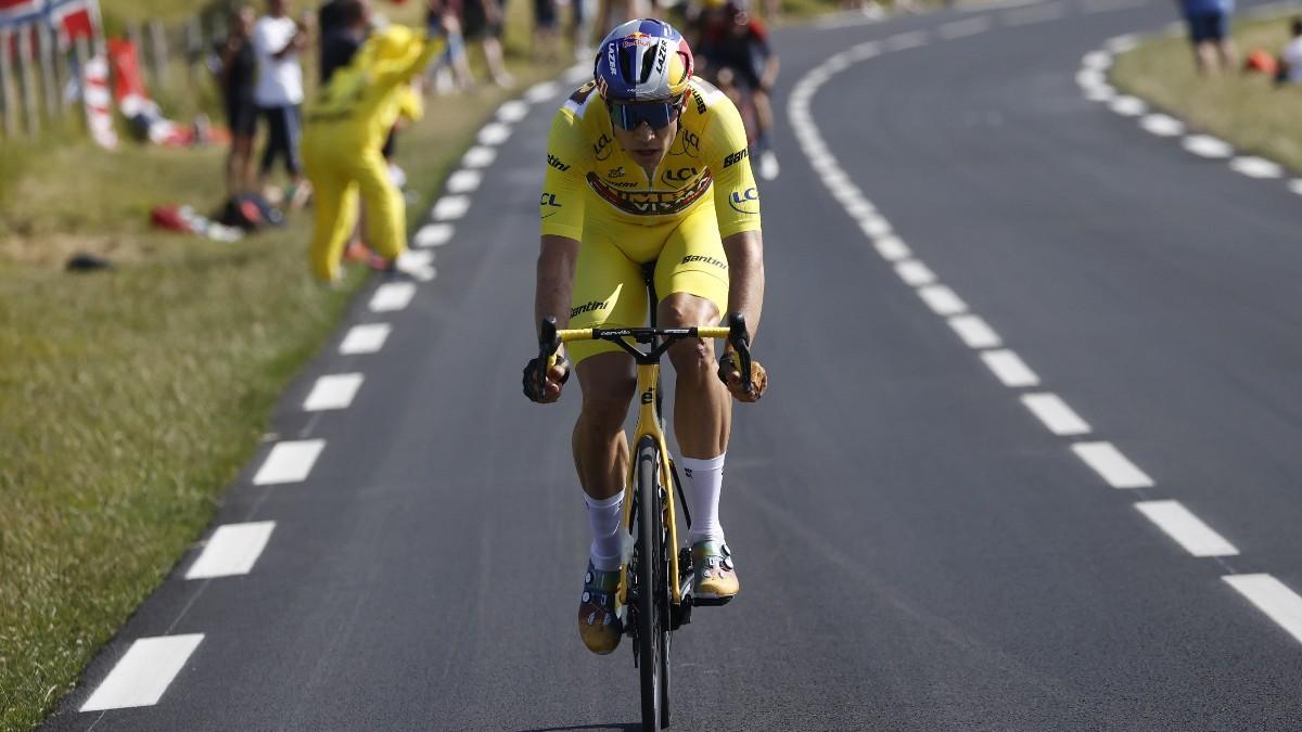 Van Aert, con el maillot amarillo en la cuarta etapa
