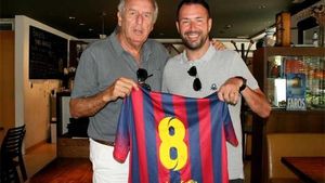 Anty Garcia, junto a Carles Rexach, con el dorsal 8 que lucía en su época en el Barça Anty Garcia, junto a Carles Rexach, con el dorsal 8 que lucía en su época en el Barça