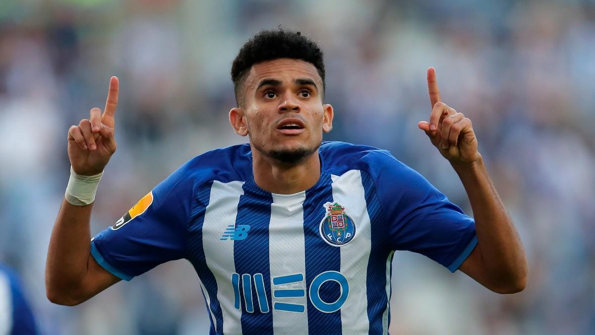 Liverpool sign Porto winger Luis Diaz