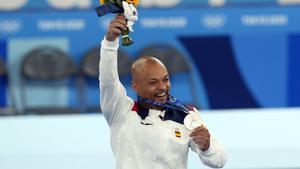 El gimnasta español Rayderley Zapata con la medalla conseguida en la final de suelo