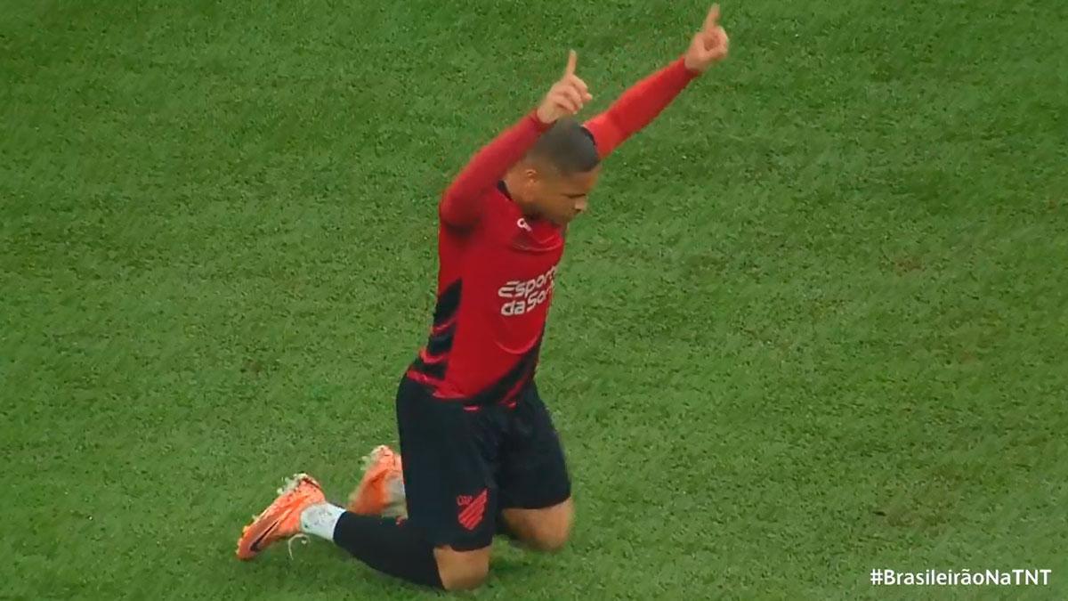 Vitor Roque volvió a ser decisivo para el Athletico Paranaense