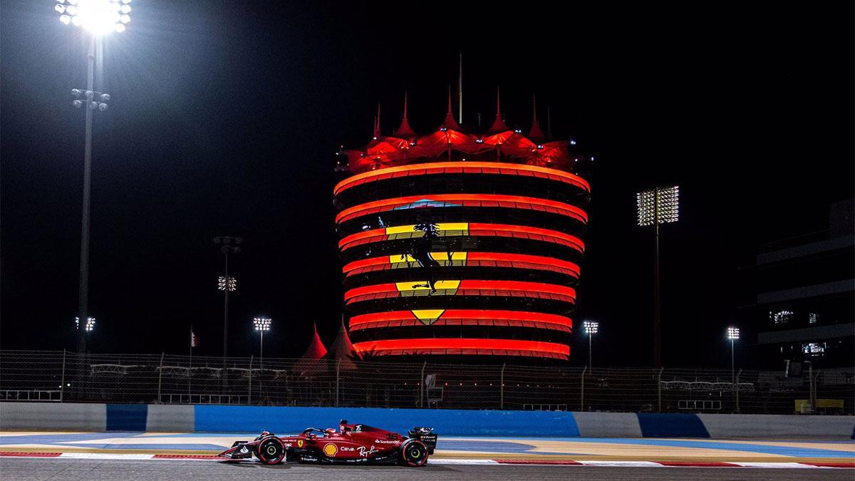 Leclerc, al volante del Ferrari F1-75 en Bahrein