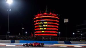 Leclerc, al volante del Ferrari F1-75 en Bahrein