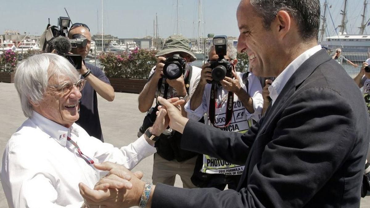 Camps y Bernie Ecclestone, en 2011 en el Circuito Urbano de Valencia Camps y Bernie Ecclestone, en 2011 en el Circuito Urbano de Valencia