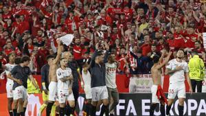 ¡Espectacular! Así celebraron los jugadores del Sevilla el pase a la final de la Europa League