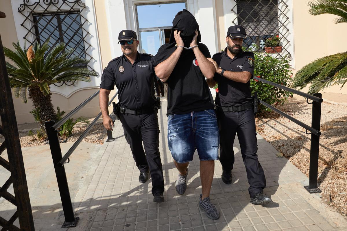 Traslado de los detenidos del robo en casa del futbolista Ronaldo Nazario en Ibiza