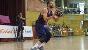 Pau Ribas volvió a una pista de basket once meses después Pau Ribas volvió a una pista de basket once meses después