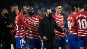 El Granada celebra su clasificación de este jueves en Nápoles. El Granada celebra su clasificación de este jueves en Nápoles.