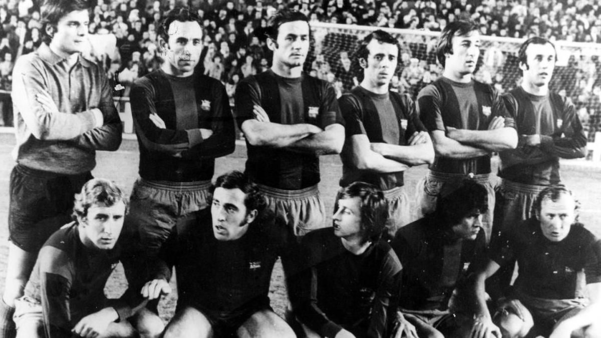 El famoso equipo del 0-5 de 1974: Mora, Rifé II, Torres, De la Cruz, Costas, Juan Carlos, Rexach, Asensi, Cruyff, Sotil y Marcial El famoso equipo del 0-5 de 1974: Mora, Rifé II, Torres, De la Cruz, Costas, Juan Carlos, Rexach, Asensi, Cruyff, Sotil y Marcial